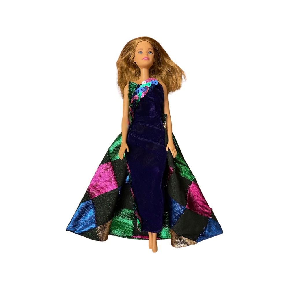 2 Barbies - Picture 3 of 3